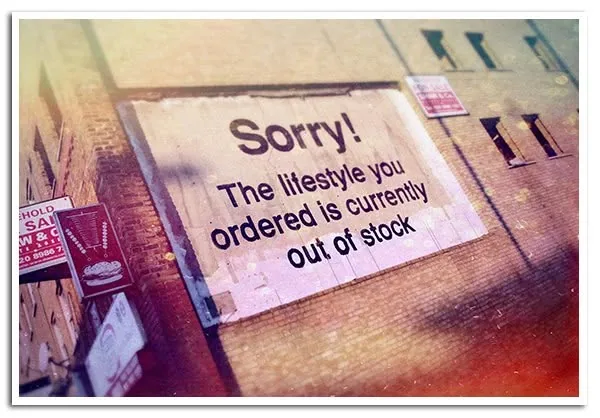 Napis na murze: Sorry, the lifestyle you ordered is currently out of stock